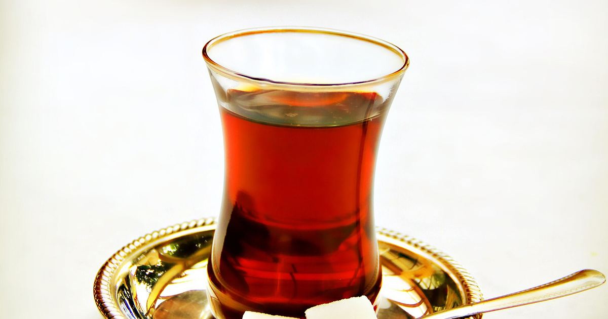 Çaydanlıkta Türk Çayı Nasıl Demlenir: Kontrollü Kuvvet için Çift Demlik Yöntemi