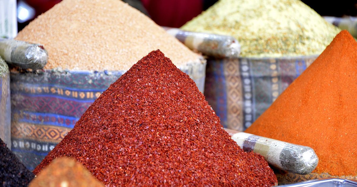 Öğütülmüş Baharatlar Altı Ayda Etkisini Kaybediyor—İşte Ne Zaman Yenilemeniz Gerektiğini Anlamanın Yolu